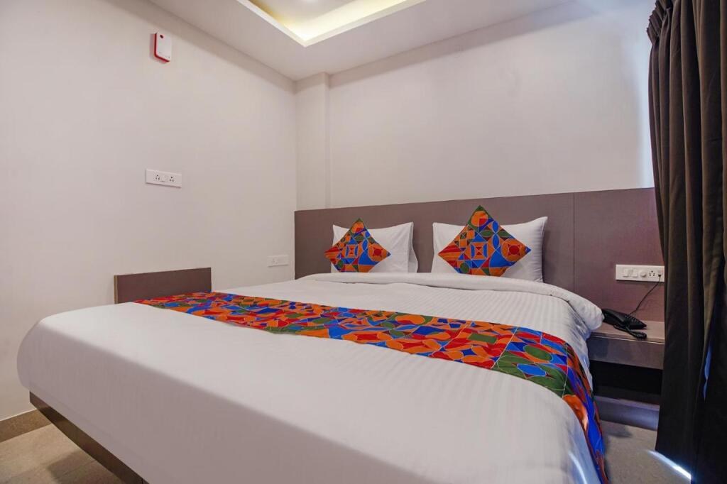 Бангалор: FabHotel Athasri Inn - Nr. Bellandur Railway Station