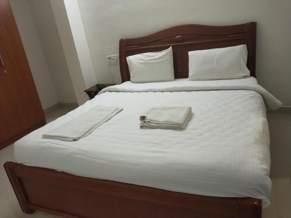 Салем: Coastal Grand Anglo French Resorts