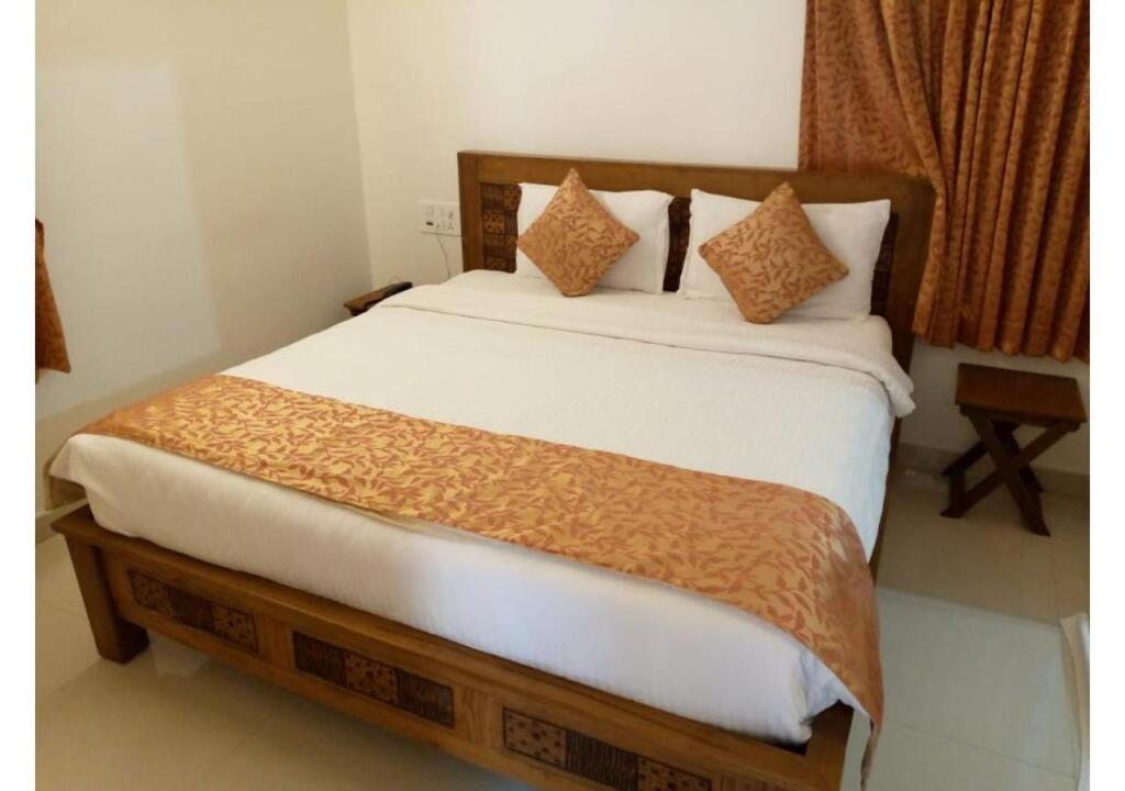 Салем: Coastal Grand Anglo French Resorts