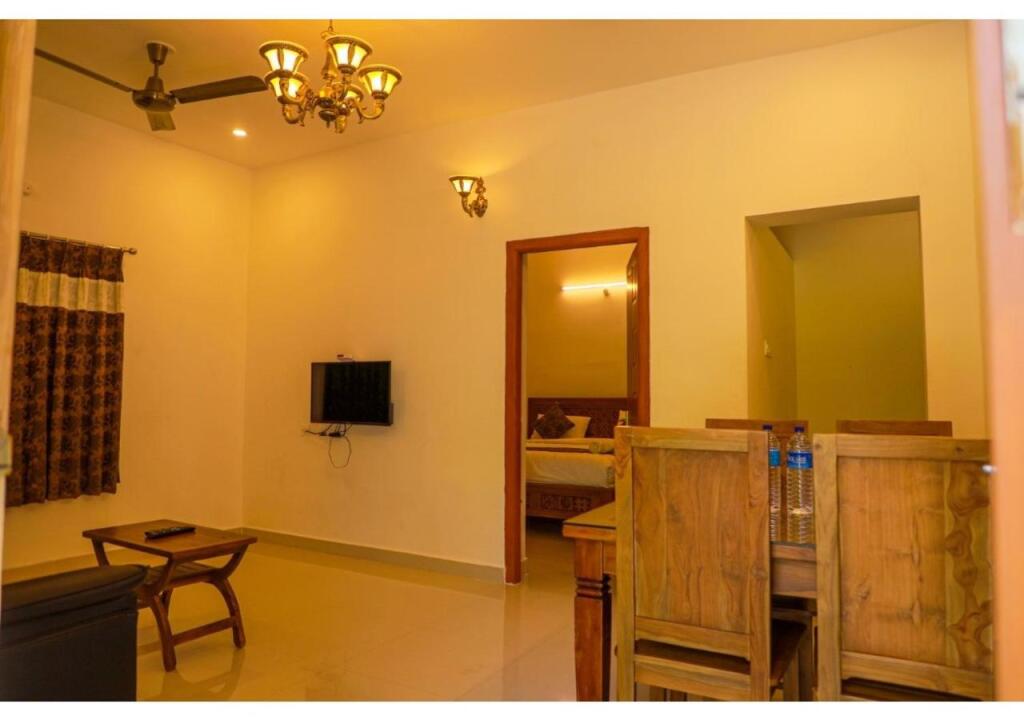 Салем: Coastal Grand Anglo French Resorts