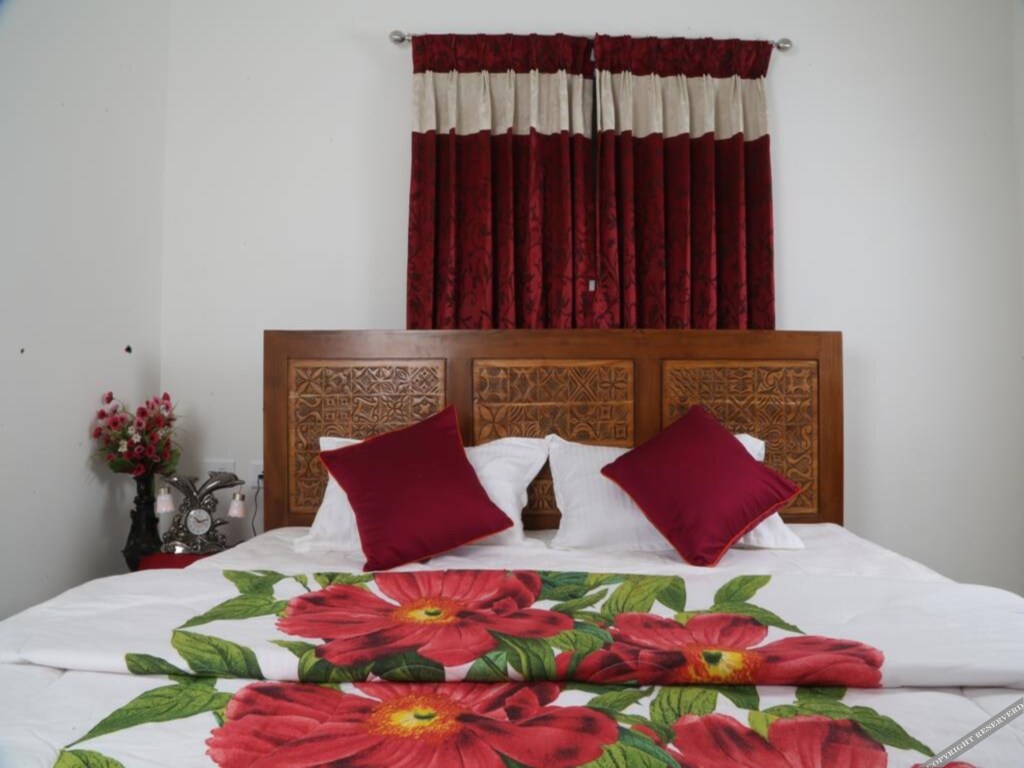 Салем: Coastal Grand Anglo French Resorts