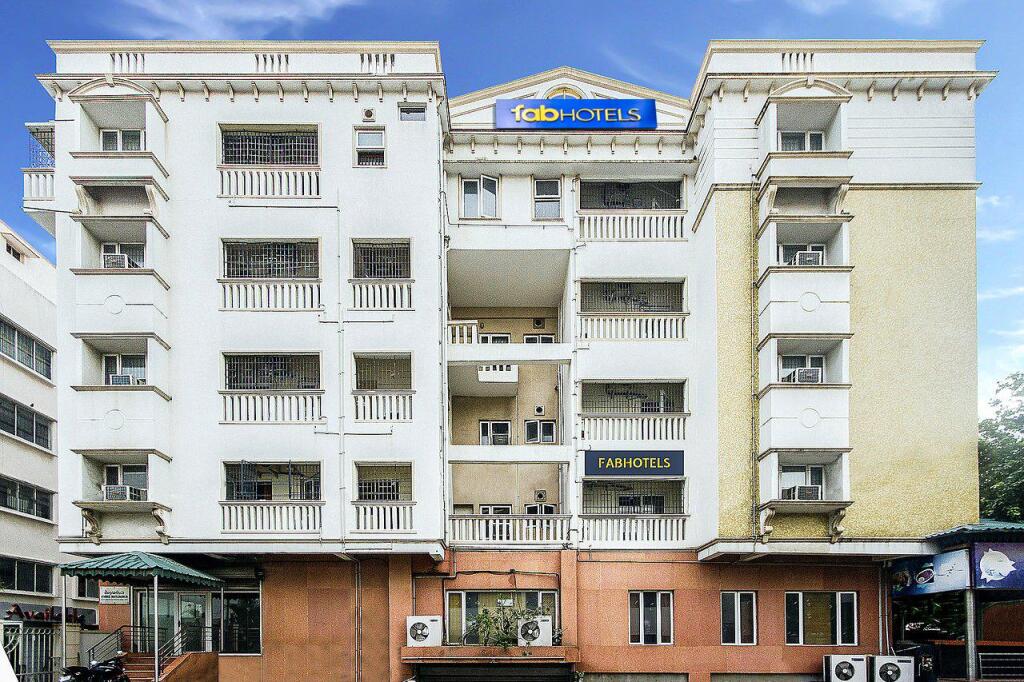 Ченнаи: FabHotel Blossoms Service Apartment