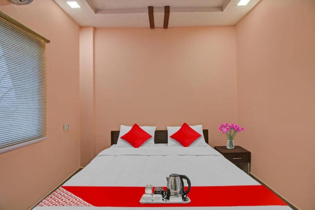 Нагпур: OYO Raj Hotel