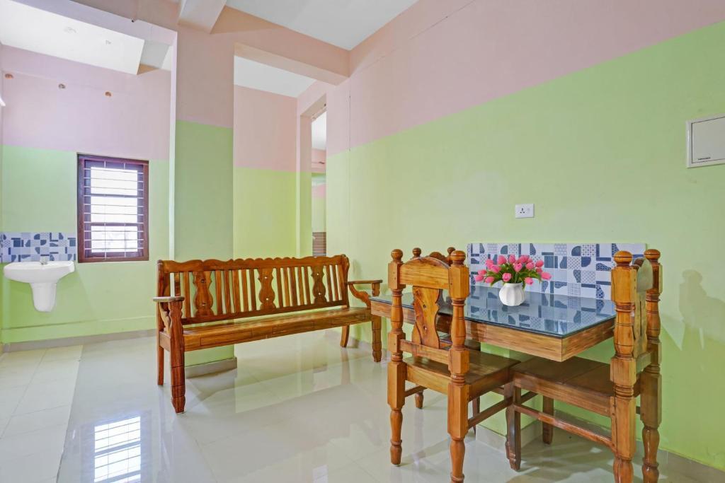 Тируванантапурам: Oyo 91839 Imperial Apartment
