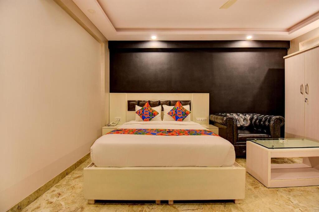 FabHotel SRK Platinum Inn — фото 4