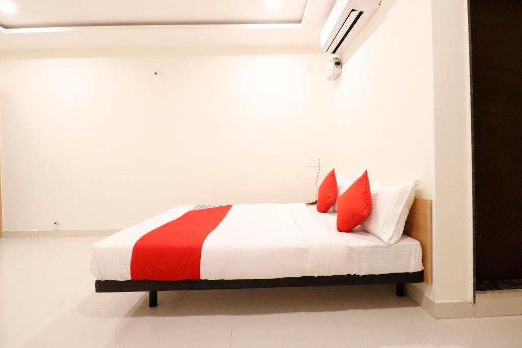 Пуна: Collection O Hotel 7 Treats Near Amanora Mall