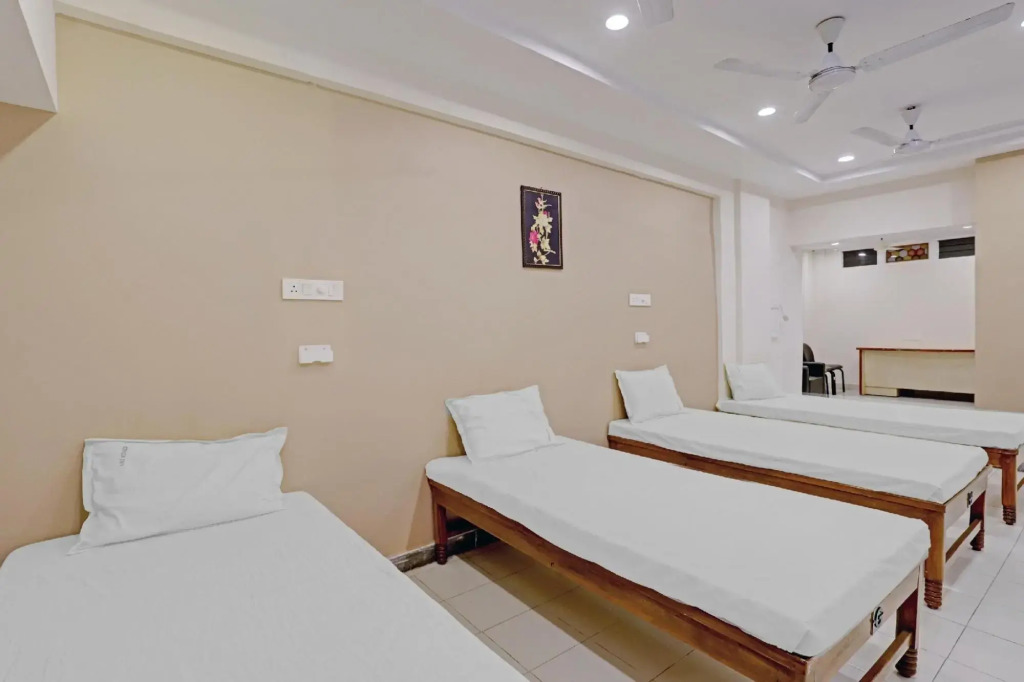 Нагпур: Flagship 82896 Hotel Girija Inn