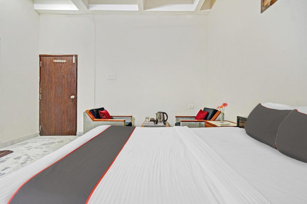 Удаипур: Oyo Flagship 87534 Hotel Rajshree Niwas