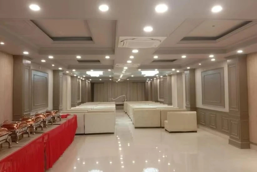 Барейлли: Hotel Hirapanna