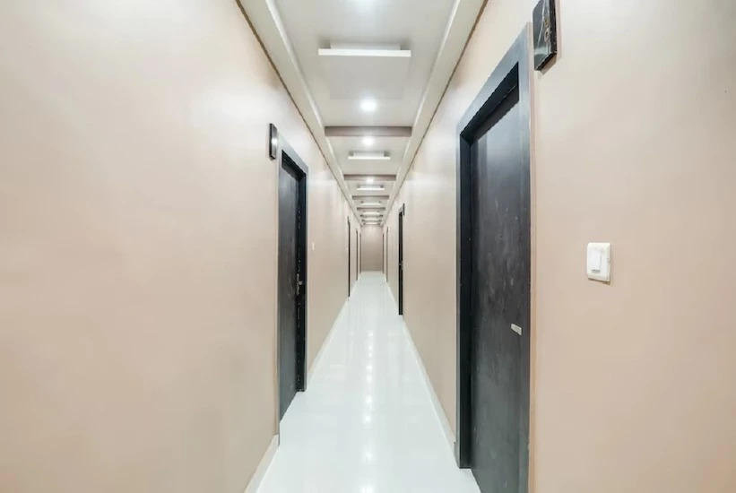 Барейлли: Hotel Hirapanna
