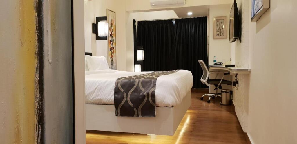Бангалор: Hotel surya dev residency