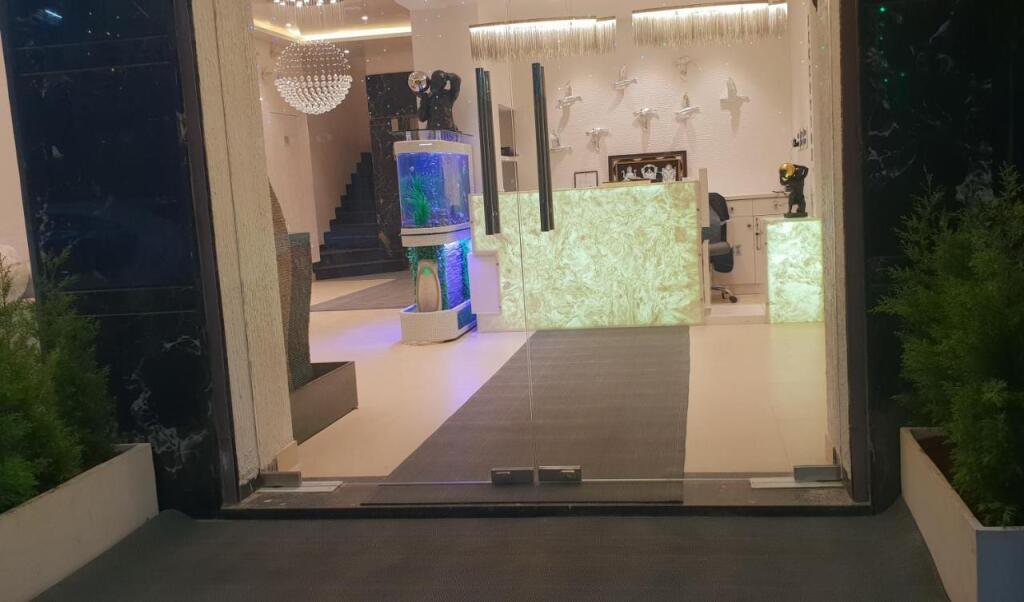 Бангалор: Hotel surya dev residency