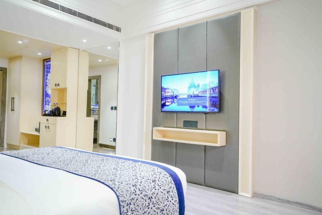 Барейлли: The Grand Nirvana Hotel and Resort