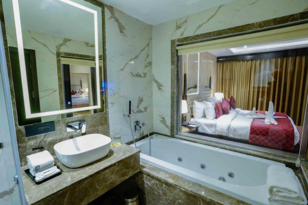 Барейлли: The Grand Nirvana Hotel and Resort