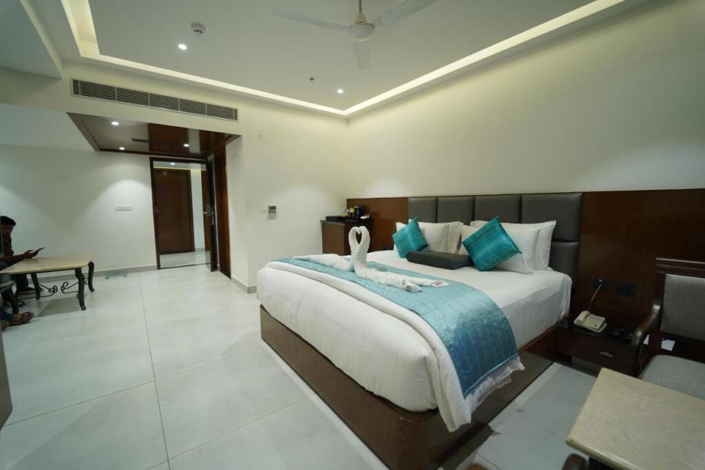 Гунтур: Kyriad Vajram Guntur By OTHPL