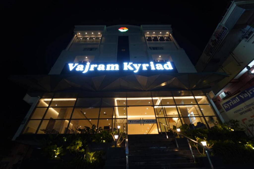 Гунтур: Kyriad Vajram Guntur By OTHPL