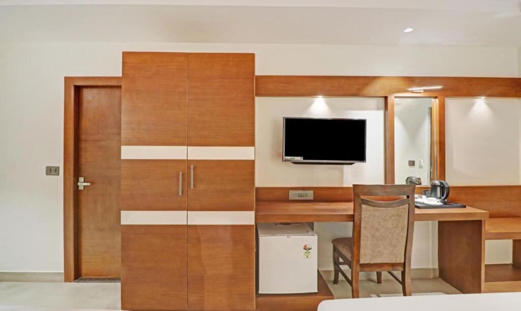 Бангалор: Treebo Emora Grand