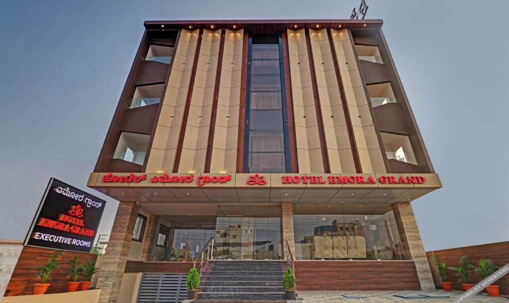 Бангалор: Treebo Emora Grand