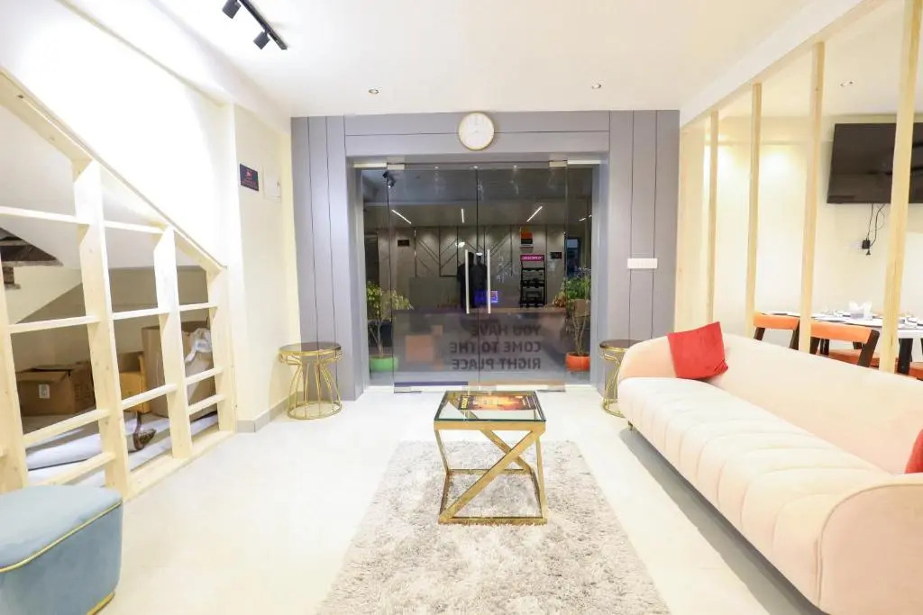 Бангалор: MySpace Triton Suites