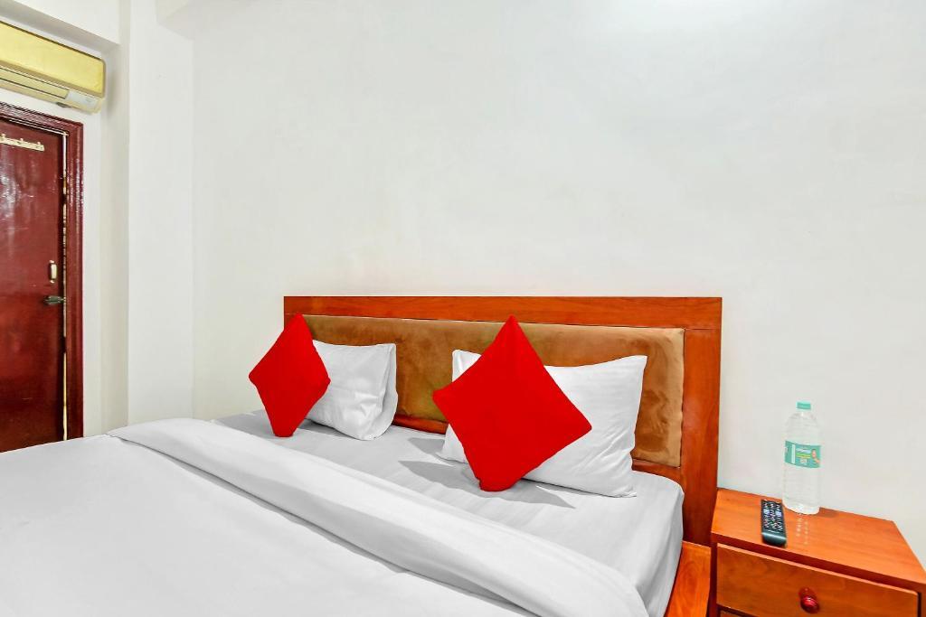 Газиабад: OYO 86315 Yash Hotel