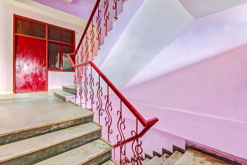 Газиабад: OYO 86315 Yash Hotel
