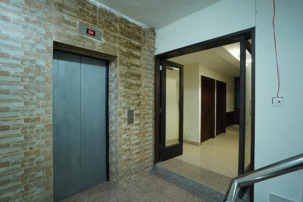 Лудхиана: OYO 86335 Hotel Grey Orchid
