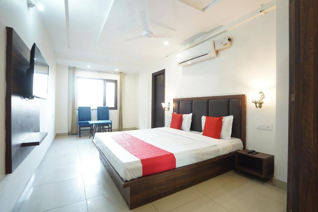 Лудхиана: OYO 86335 Hotel Grey Orchid