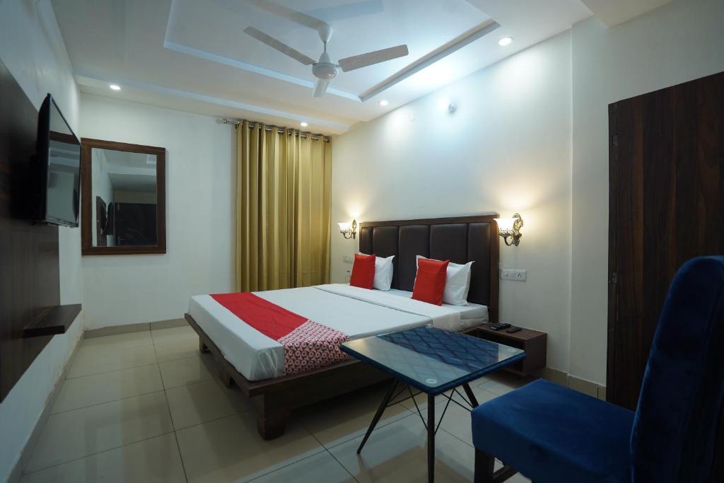 Лудхиана: OYO 86335 Hotel Grey Orchid