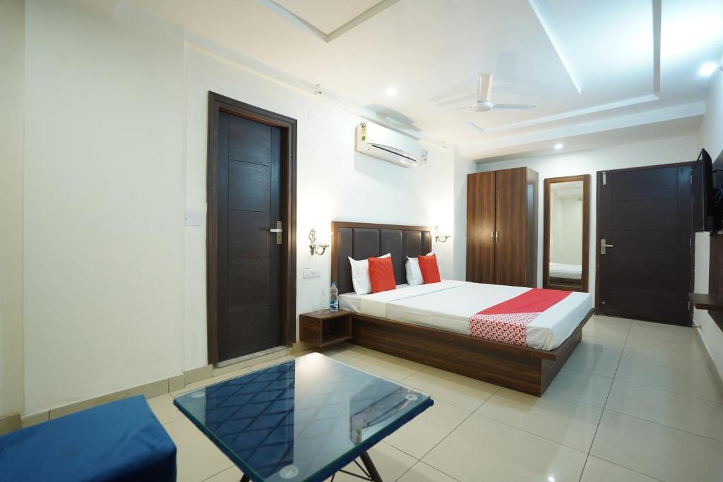 Лудхиана: OYO 86335 Hotel Grey Orchid