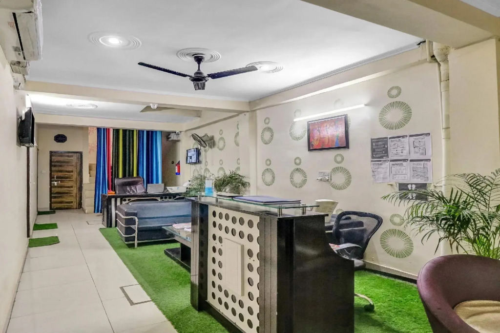 Газиабад: OYO 86348 Hotel crossing republik