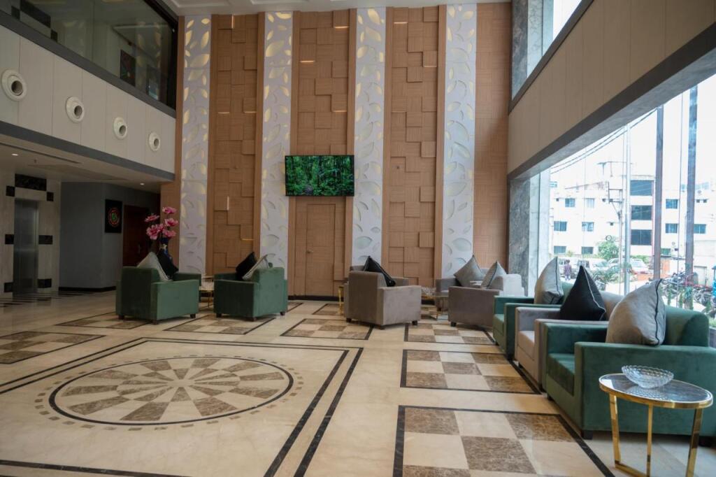 Берхампоре: Golden Retreat