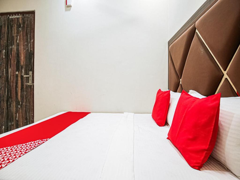 Лудхиана: OYO 87041 Hotel Sunrise