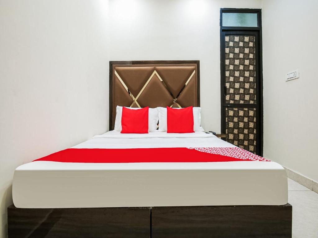 Лудхиана: OYO 87041 Hotel Sunrise