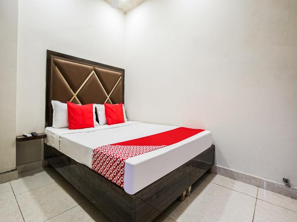 Лудхиана: OYO 87041 Hotel Sunrise