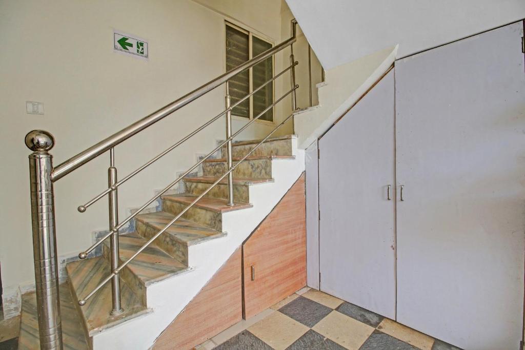 Бхопал: OYO 87057 Hotel Ashiyana Inn