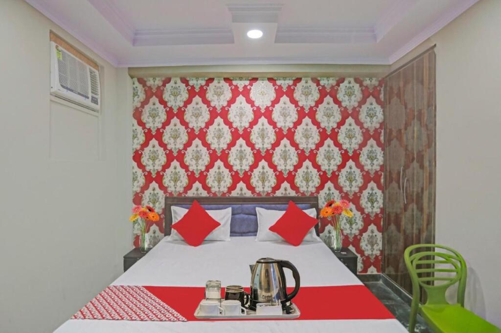 Нойда: OYO 88010 Hotel Metro Inn