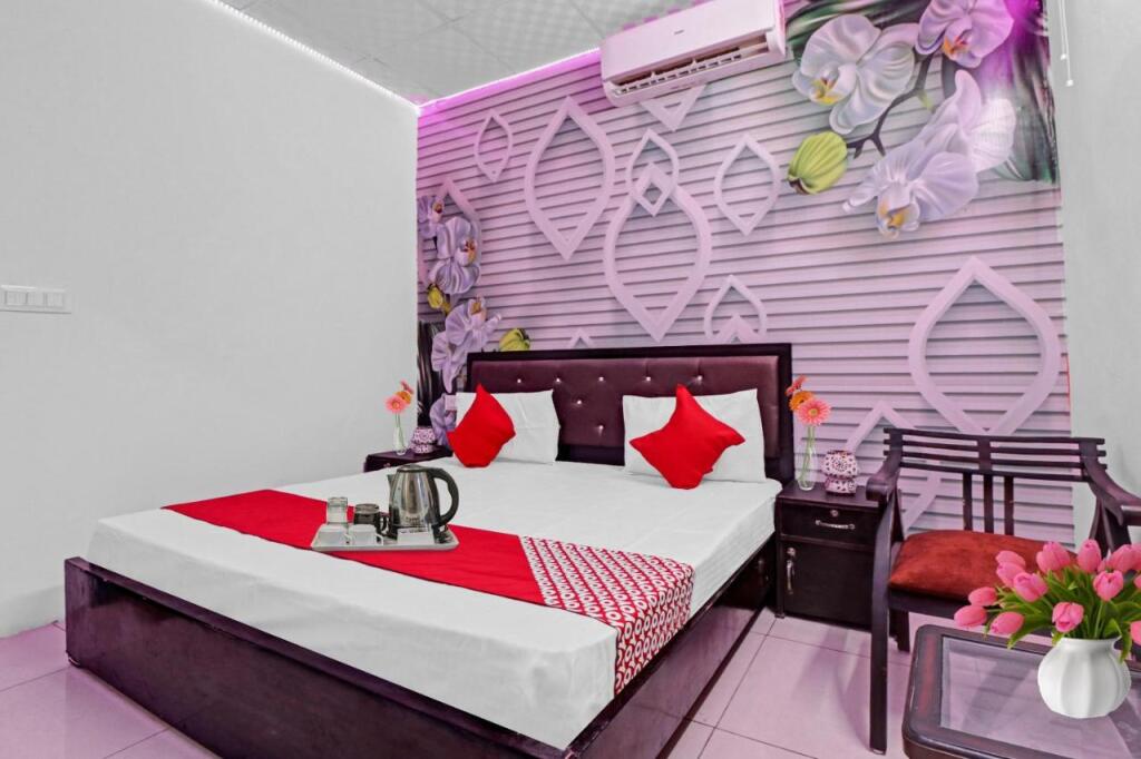 Фаридабад: OYO 88123 Hotel Small Town