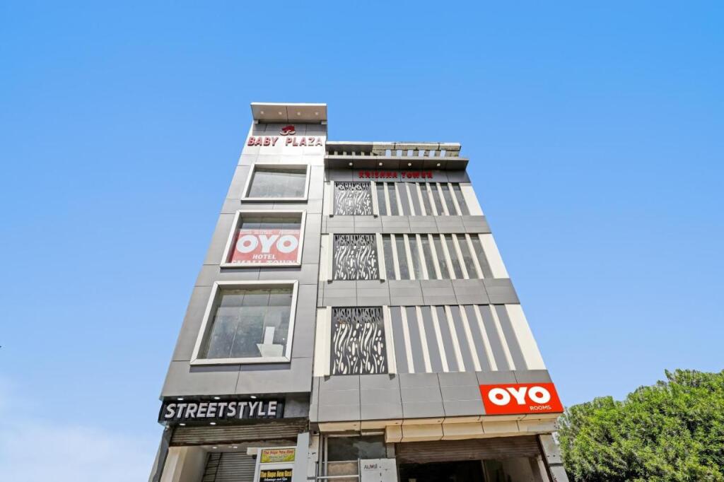 Фаридабад: OYO 88123 Hotel Small Town