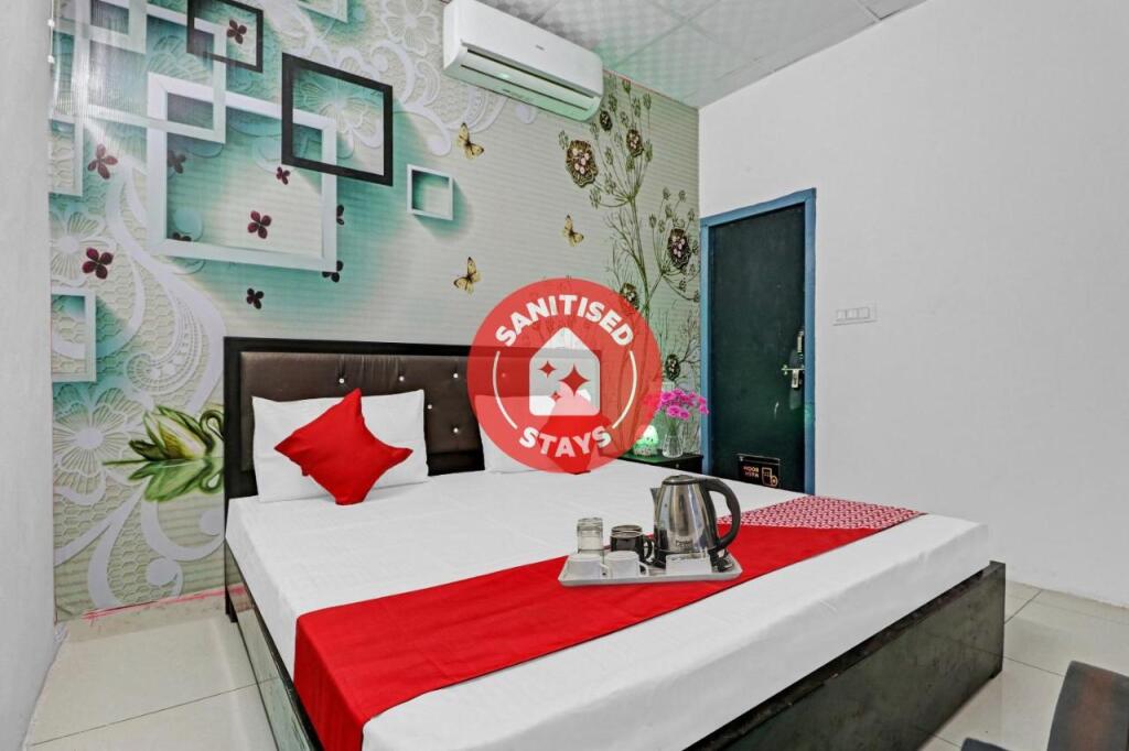 Фаридабад: OYO 88123 Hotel Small Town