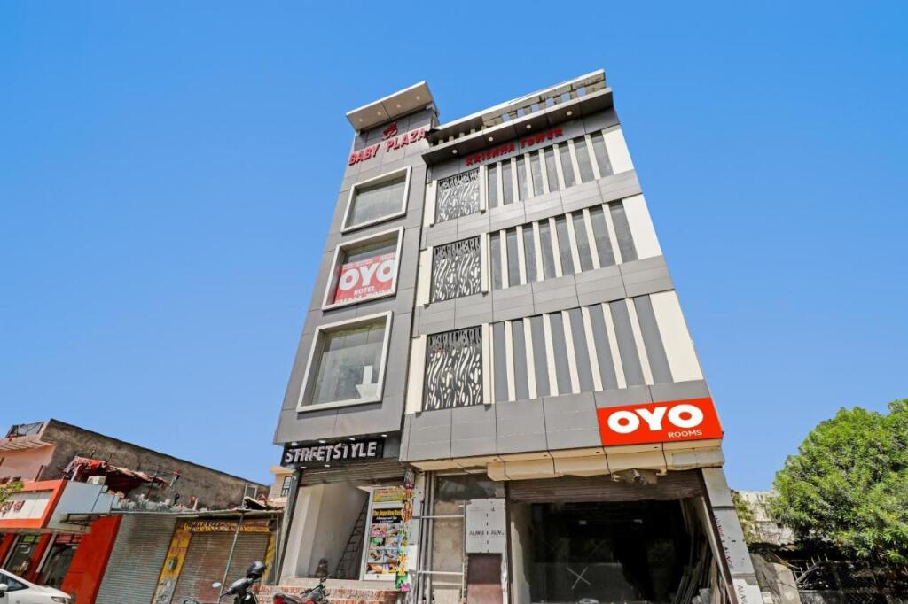 Фаридабад: OYO 88123 Hotel Small Town
