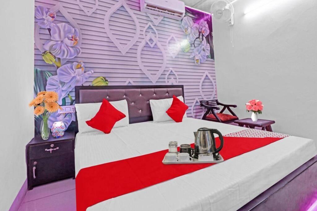 Фаридабад: OYO 88123 Hotel Small Town