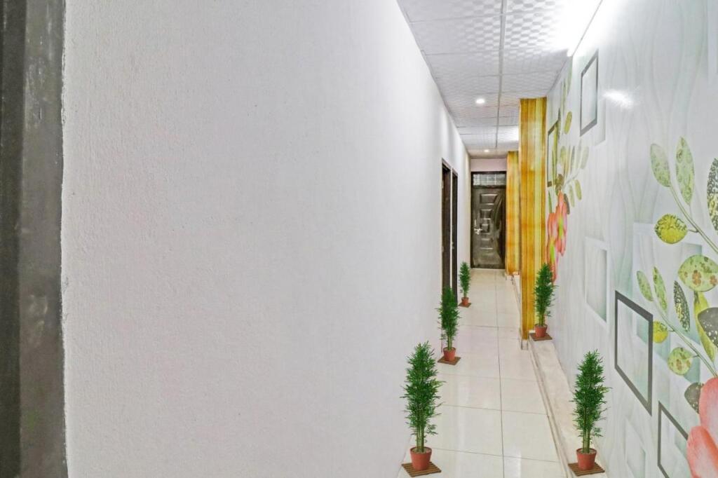 Фаридабад: OYO 88123 Hotel Small Town