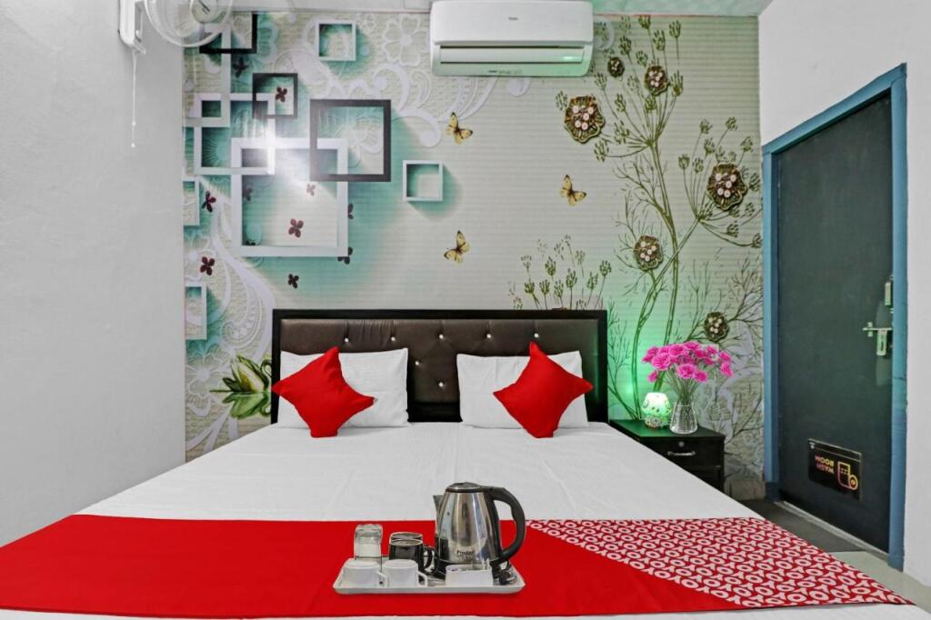 Фаридабад: OYO 88123 Hotel Small Town