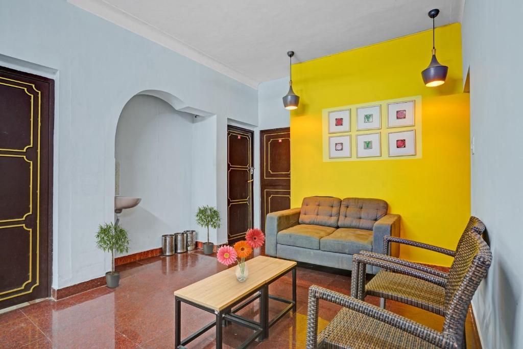 Эрамаллур: Oyo 89145 Royal Shalom Apartments