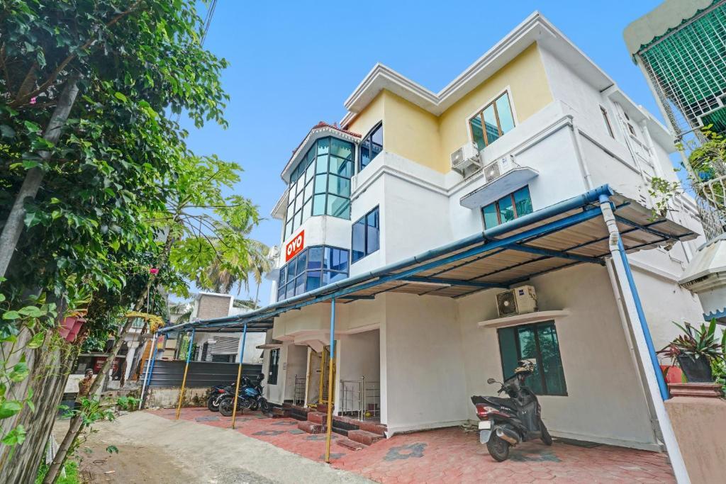 Эрамаллур: Oyo 89145 Royal Shalom Apartments