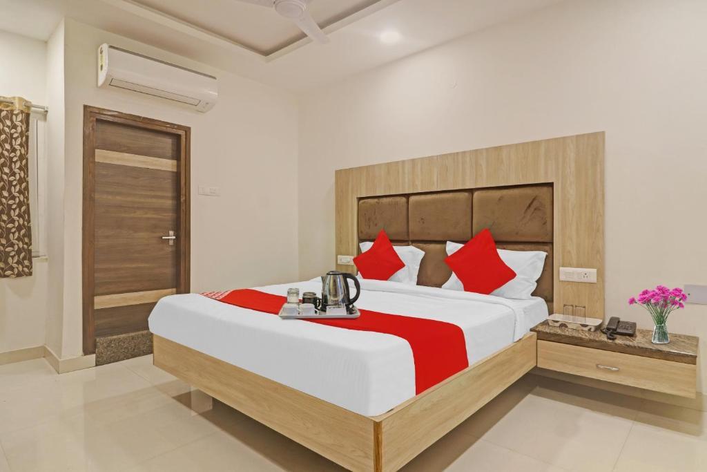 Секундерабад: Oyo Devi Residency Near Mahakali Temple