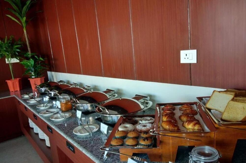 Дибругарх: Pushkara Sarovar Portico Dibrugarh