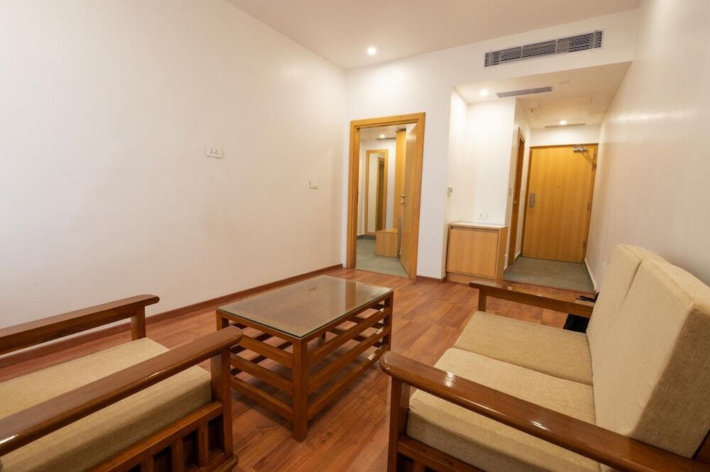 Дибругарх: Pushkara Sarovar Portico Dibrugarh