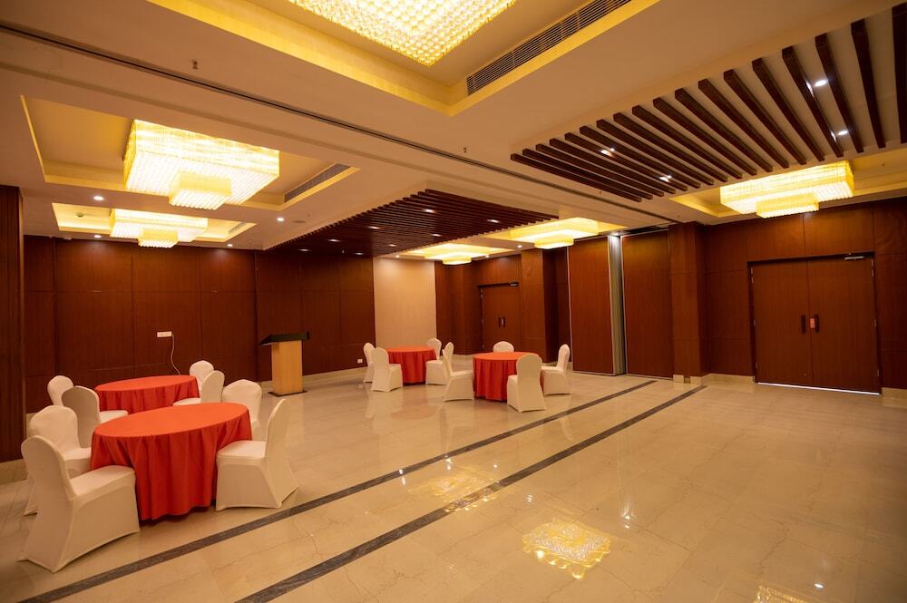 Дибругарх: Pushkara Sarovar Portico Dibrugarh