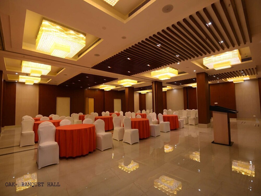 Дибругарх: Pushkara Sarovar Portico Dibrugarh
